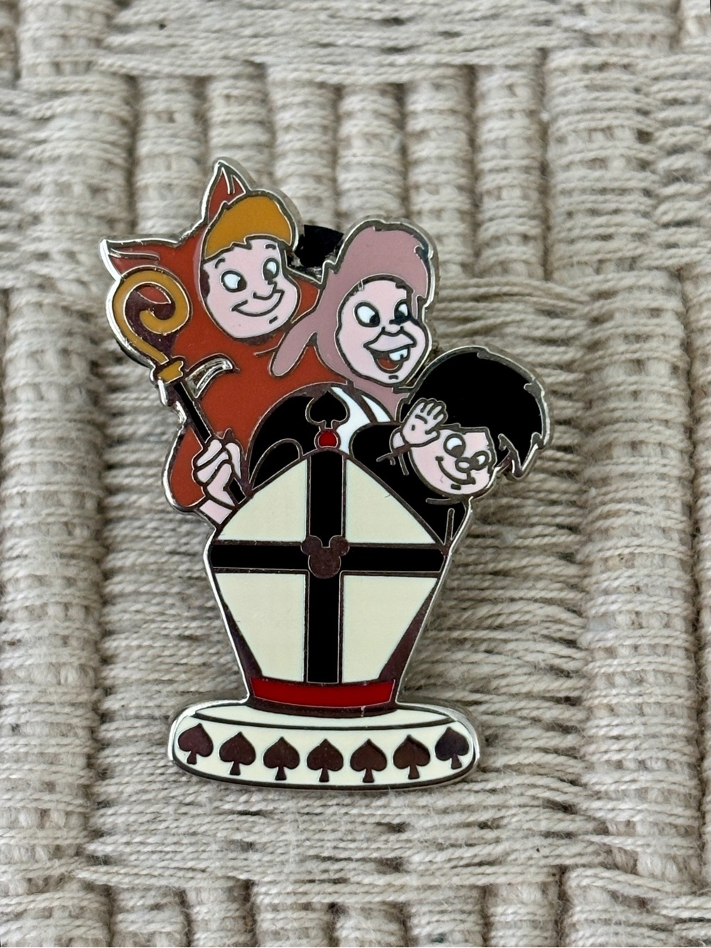 DISNEY 2009 Disneyland Lost Boys Slightly Nibs & Tootles Bishop Chess Piece Pin